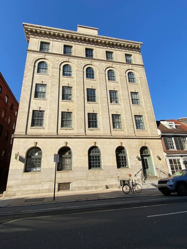 Building Photo - 225 Arch St