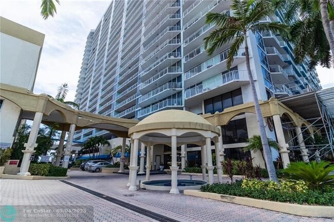 Foto del edificio - 7601 E Treasure Dr