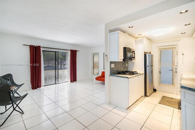 Building Photo - 8040 Tatum Waterway Dr