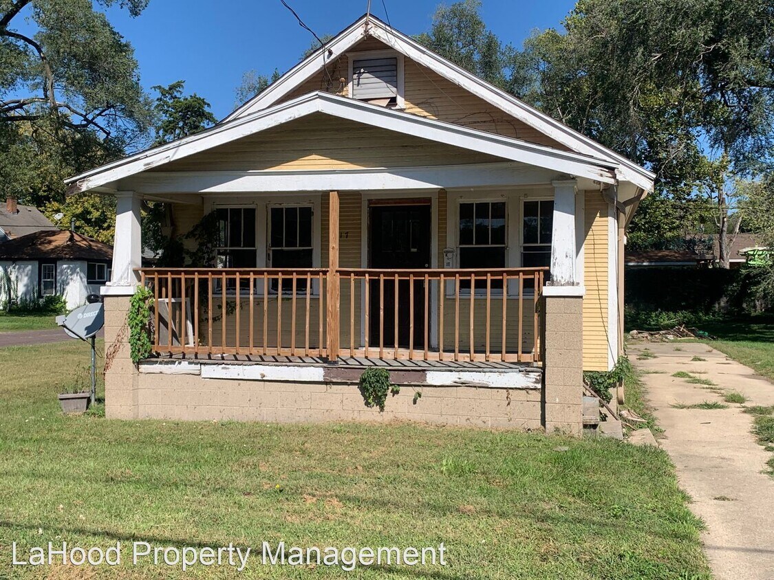 2 br, 1 bath House 1017 W Brons Ave House Rental in Peoria, IL