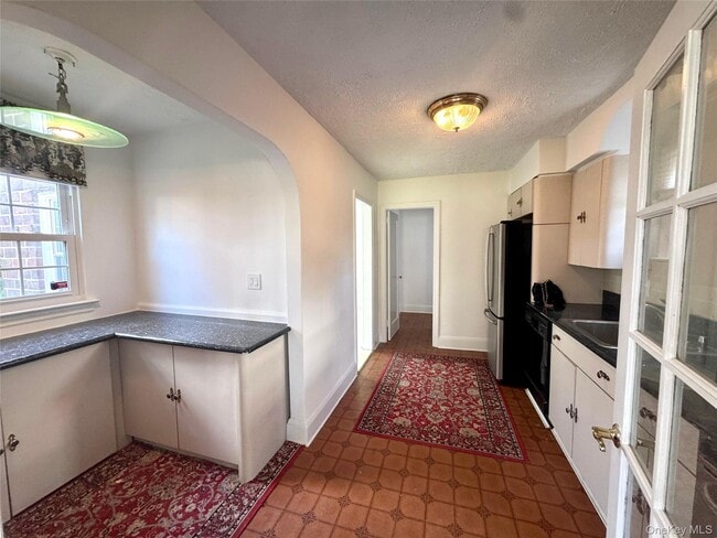 Foto del edificio - 84 Surrey Ln