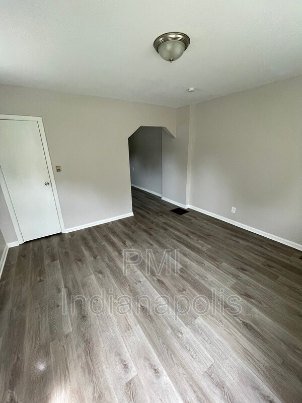 Foto del edificio - 1633 N Gladstone Ave