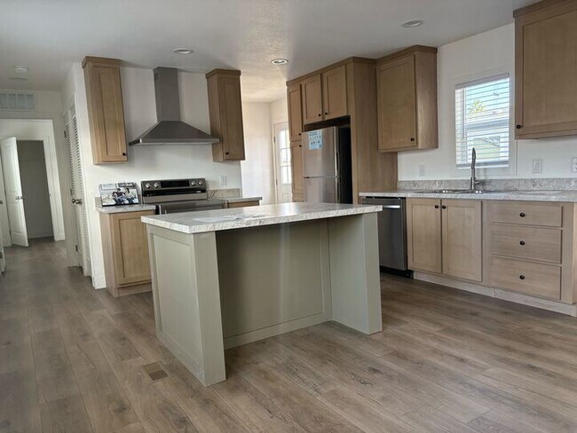 Foto del edificio - 2060 N Center St