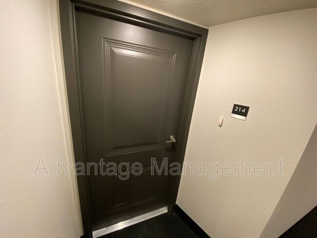 Foto del edificio - 2244 N Canyon Rd