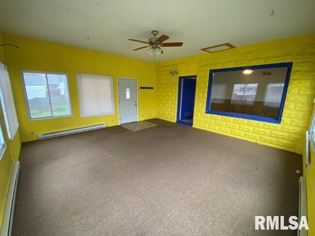 Building Photo - 1330 E Seiberling Ave