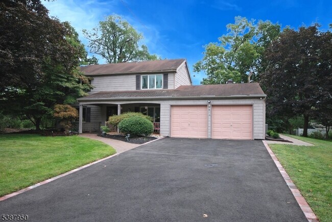 Building Photo - 25 Hughes Rd