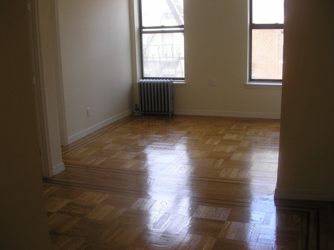 Building Photo - 304 E 77th St
