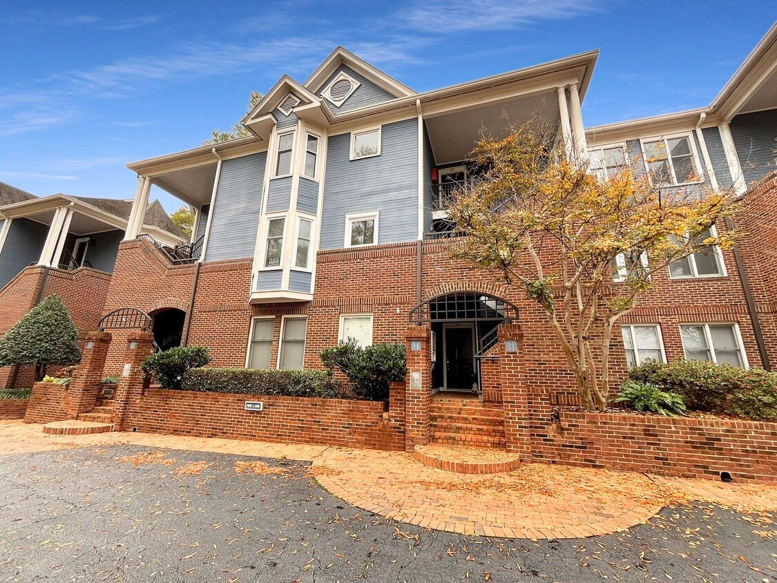 Foto principal - Excellent 2BD, 2BA Downtown Raleigh Condo ...