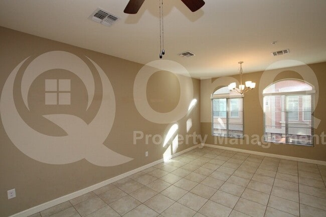 Building Photo - 240 W Juniper Ave