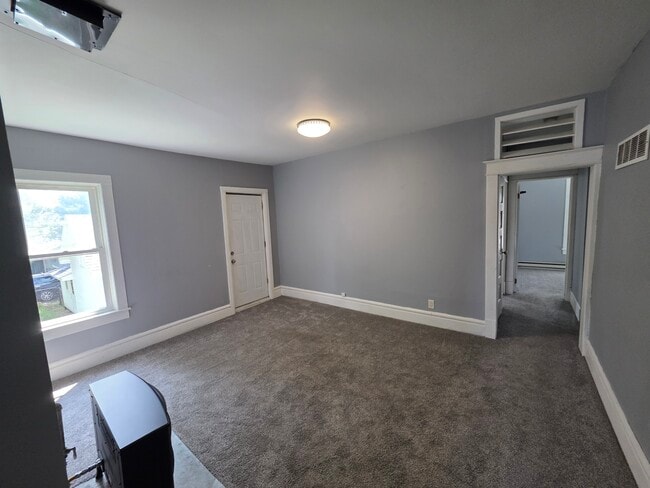 Building Photo - 456 1/2 Platt St