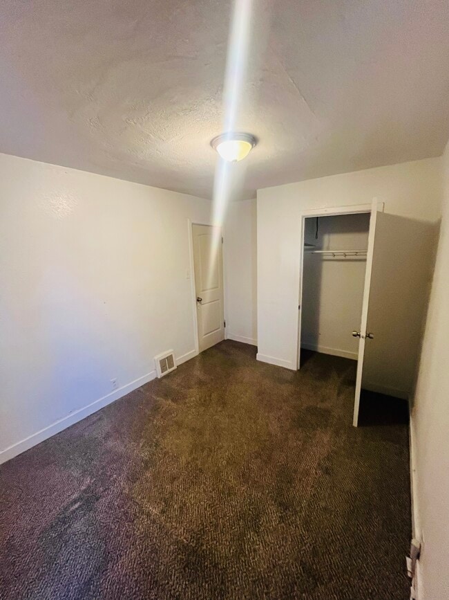 Foto del edificio - 3347 Porter Ave