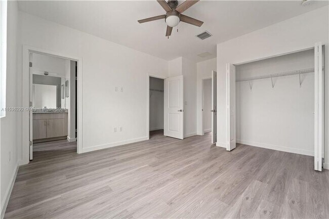 Foto del edificio - 3713 NW 87th Ave