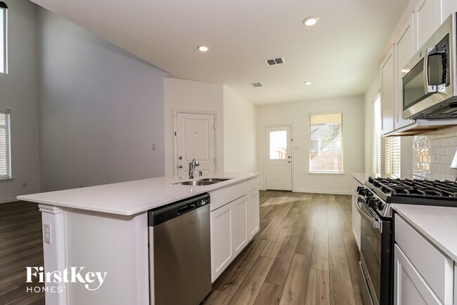 Building Photo - 9912 Diamondhead Dr