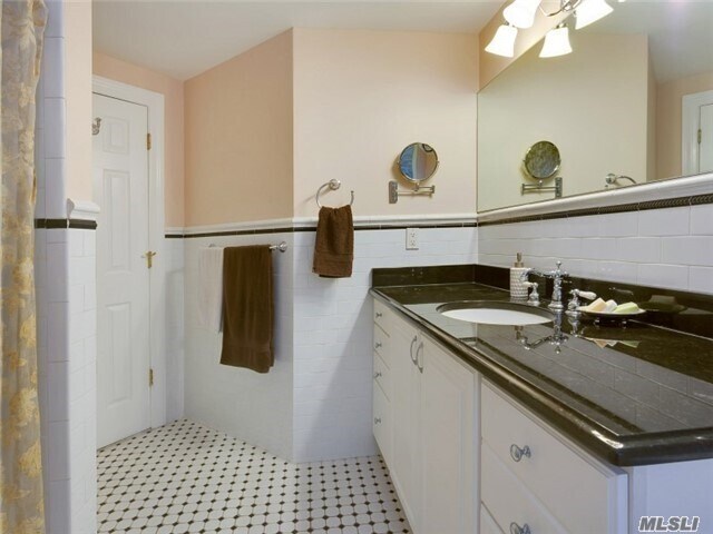 Foto del edificio - 4 Glenford Ln