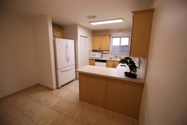 Kitchen - 3066 Aviation Ave