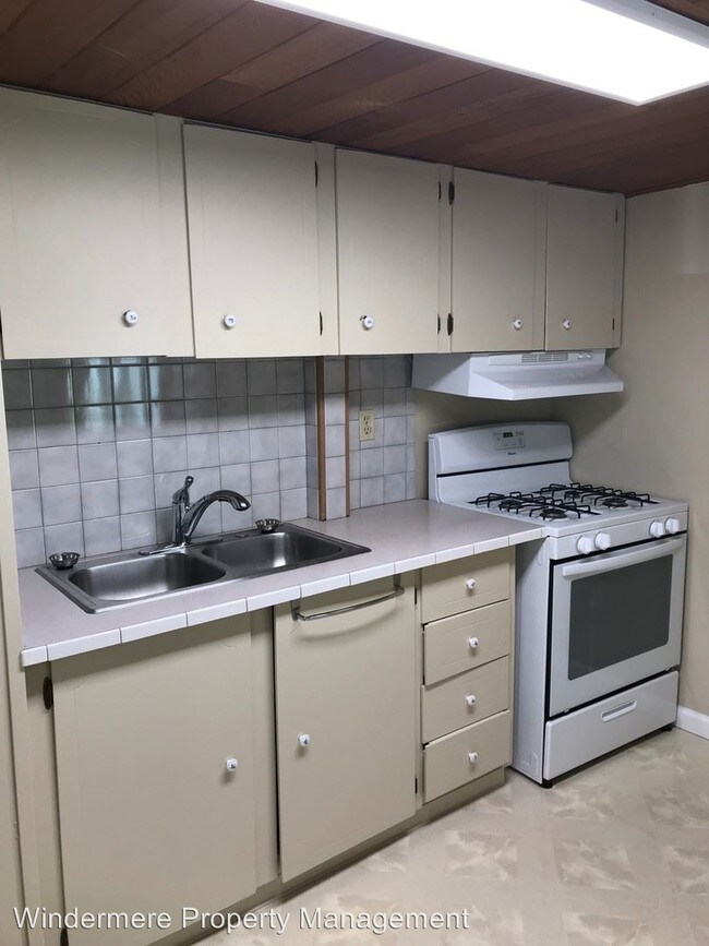 Foto del edificio - 921 Autumn Ln