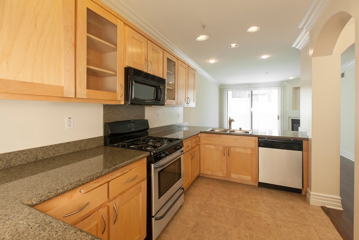 Foto principal - 10355 Riverside Dr