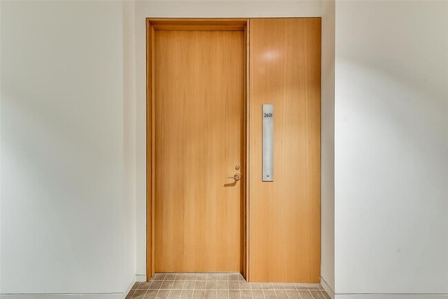 Foto del edificio - 2340 Victory Park Ln