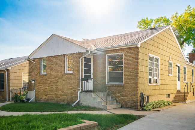 Building Photo - 2104 Grand Ave S