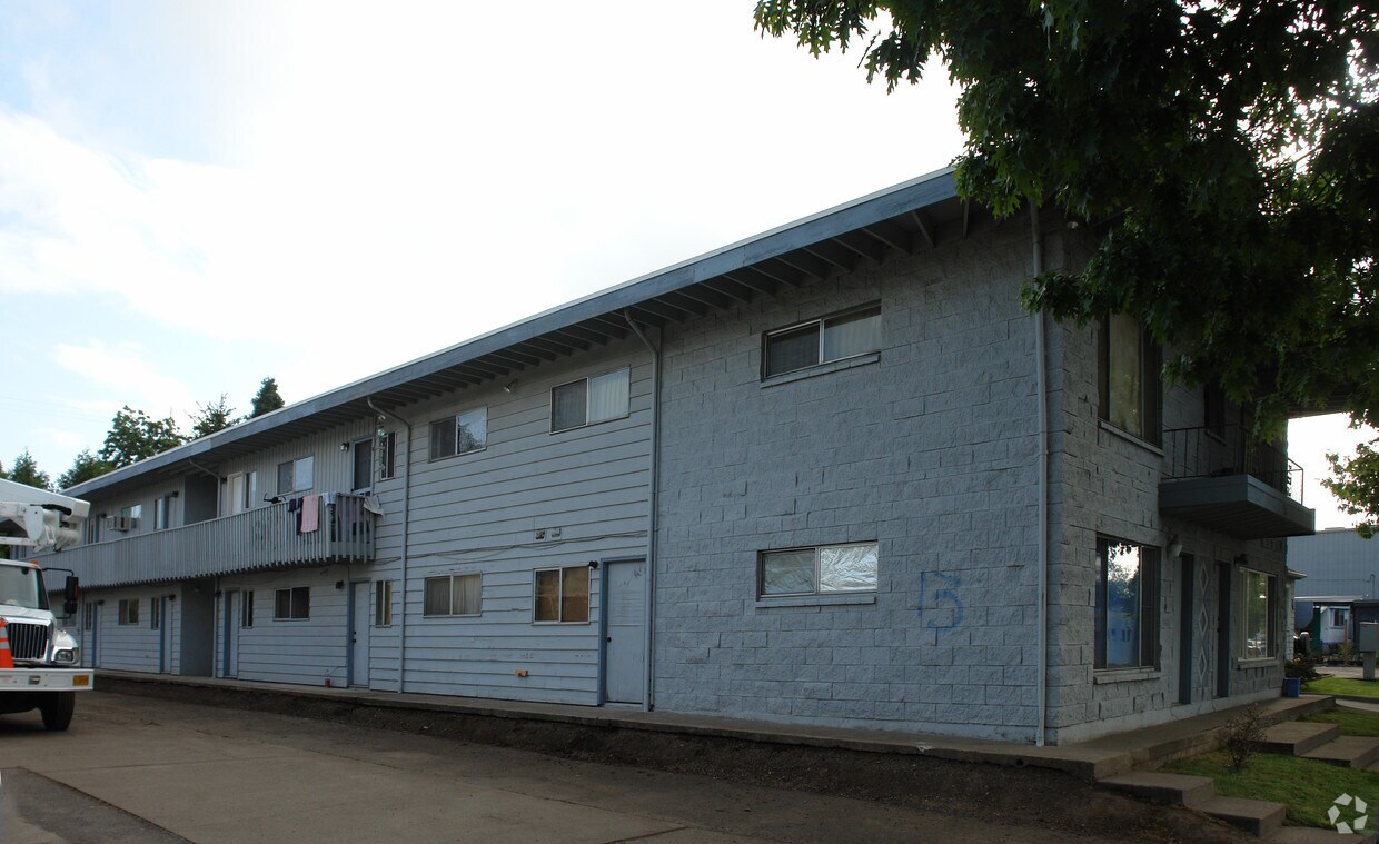 Building Photo - 1445 W 6th Ave