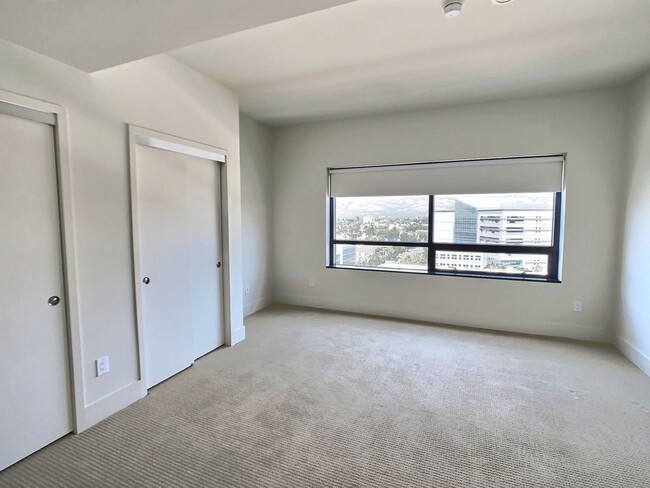 Building Photo - Stunning 2 Bedroom/2 Bathroom Condo For Re...