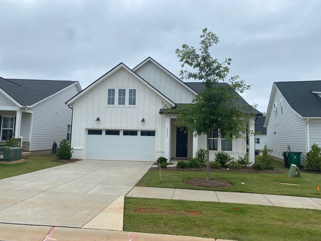 Foto del edificio - Stunning 3 Bed, 2.5 Bath Home in Sought-Af...