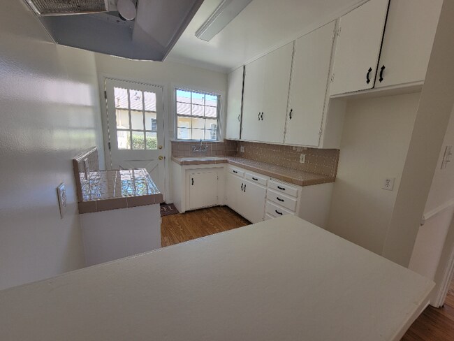Foto del edificio - 13644 Leadwell St