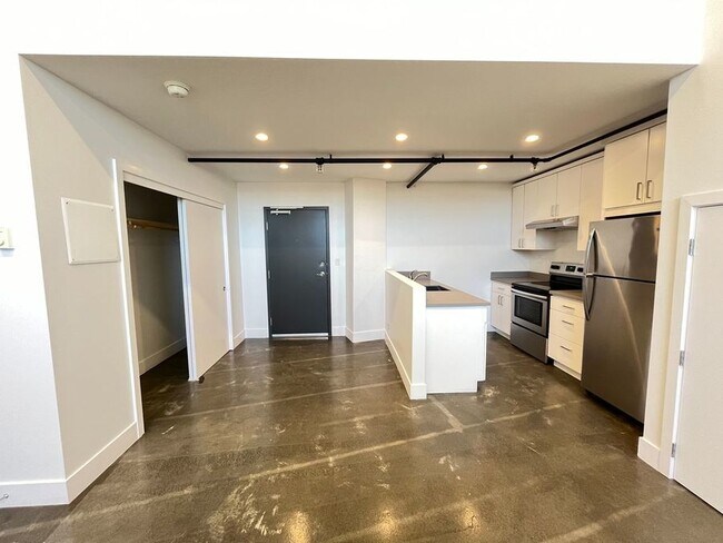Building Photo - Unique loft space with great light. Two mo...