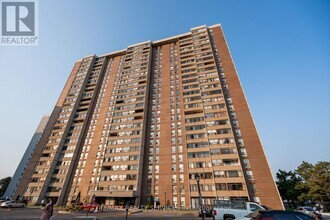 Building Photo - 18-218 Knightsbridge Rd