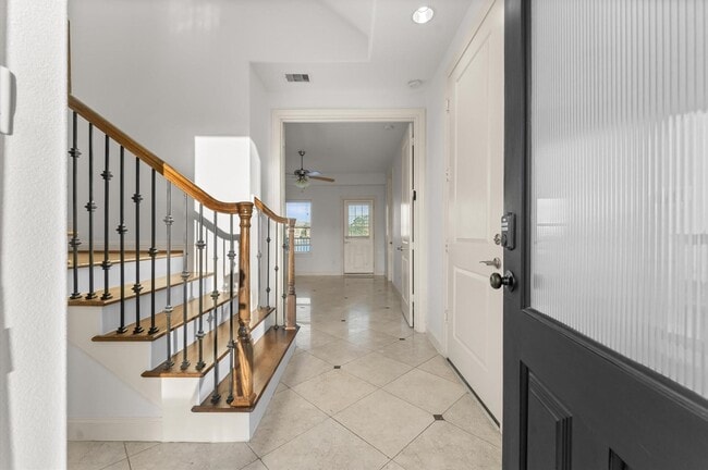 Building Photo - 2202 Lakeshore Edge Dr