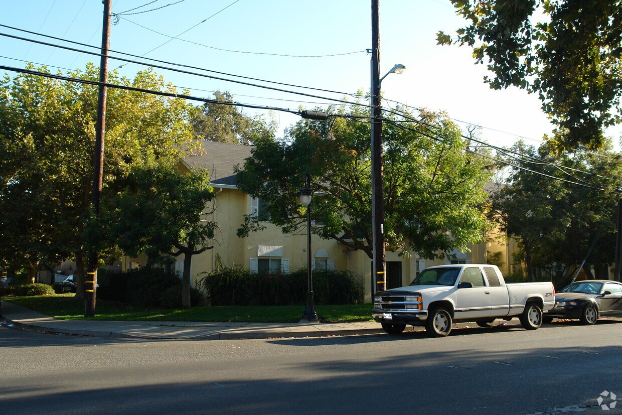 Foto del edificio - 1019 W 5th St