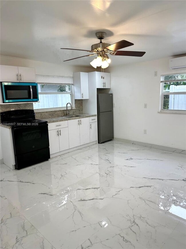 Building Photo - 2710 N 72nd Ave