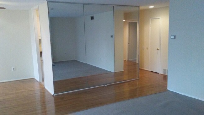 Building Photo - 7143 Donnell Pl