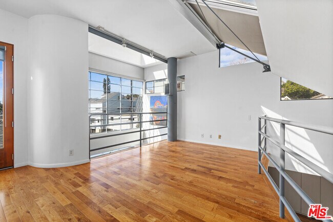 Foto del edificio - 1015 Marine St