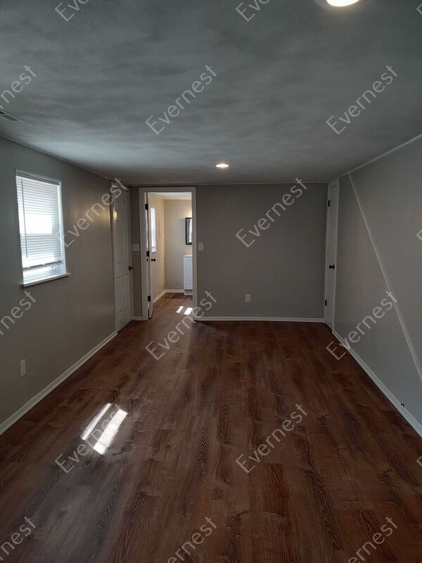 Building Photo - 9515 E 18 St S
