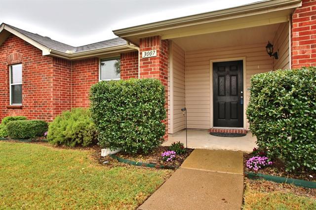 Building Photo - 3007 Fallbrook Dr