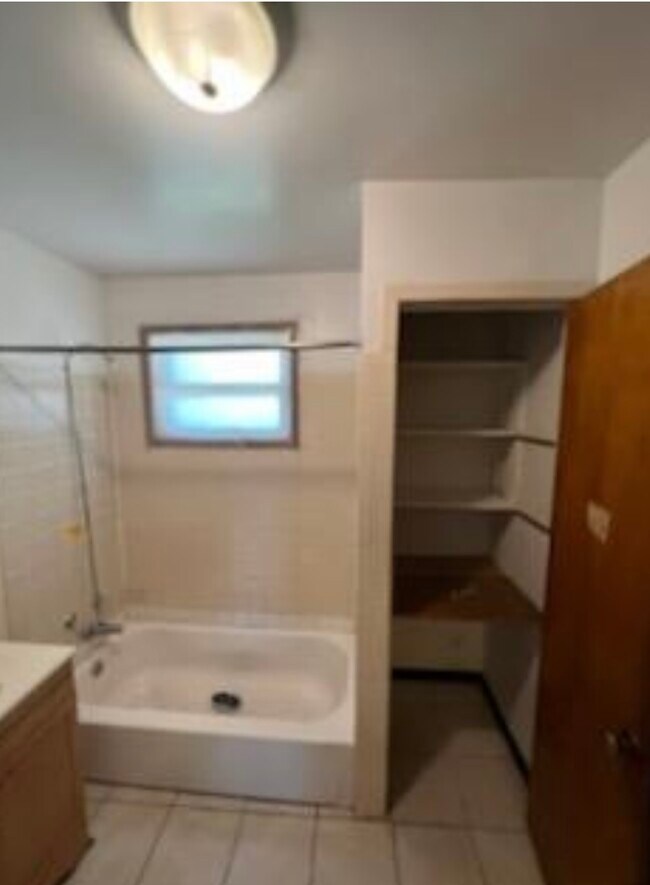 Bathroom - 14840 Ashland Ave