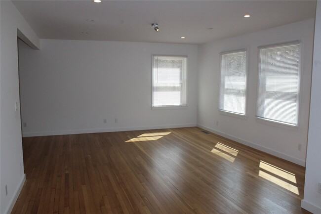 Building Photo - 127 Belleview Ave