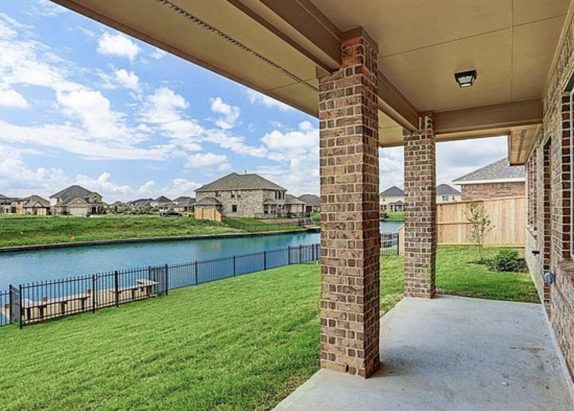 Foto del edificio - 3231 Lake Shore Harbour Dr