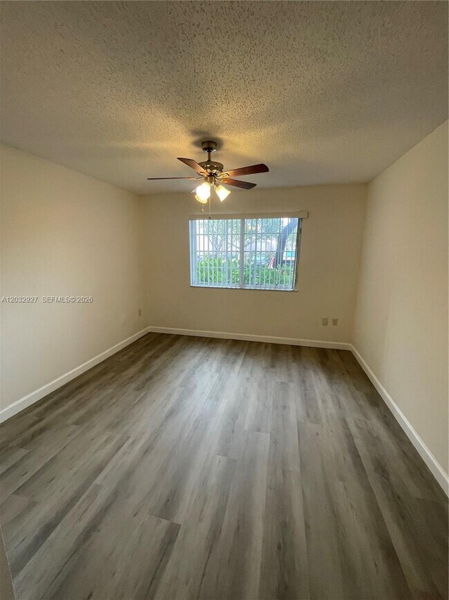 Foto del edificio - 4155 N Haverhill Rd