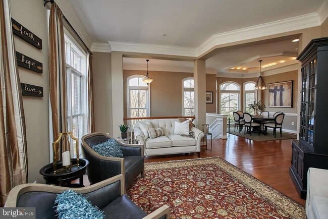 Foto del edificio - 7023 Little Leaf Linden Ln