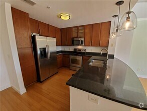 Building Photo - 563 Memorial Dr SE