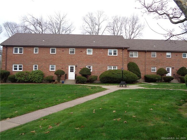 Foto del edificio - 450 E Center St