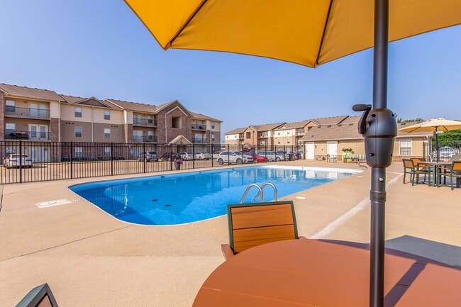 Scenic Station Apartments Pool - Scenic Station Apartments