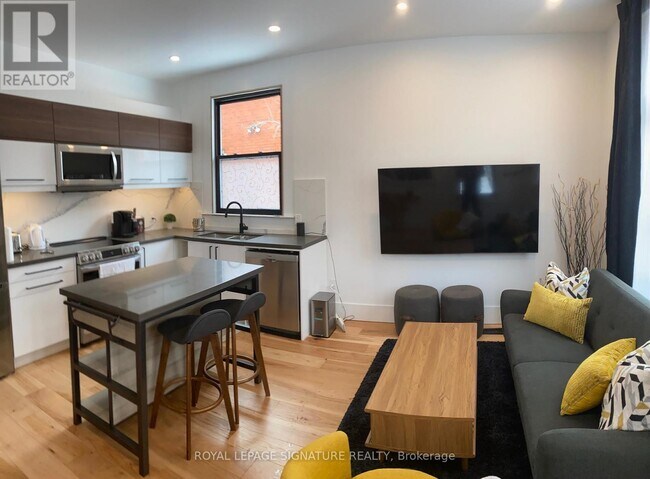 Photo du bâtiment - 109 Charlton Ave W