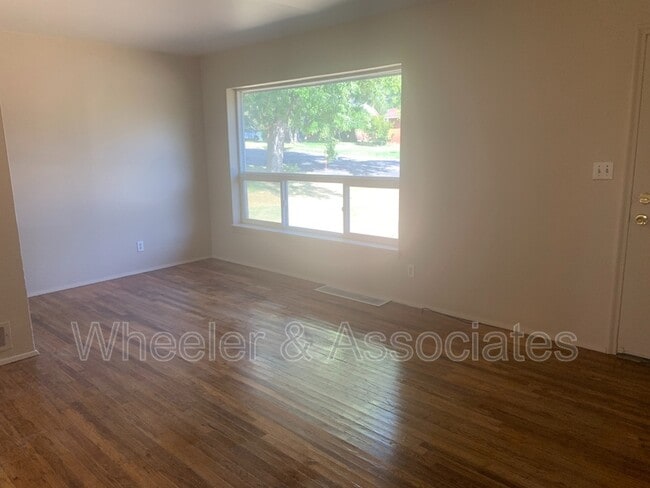 Foto del edificio - 235 Donna Ave