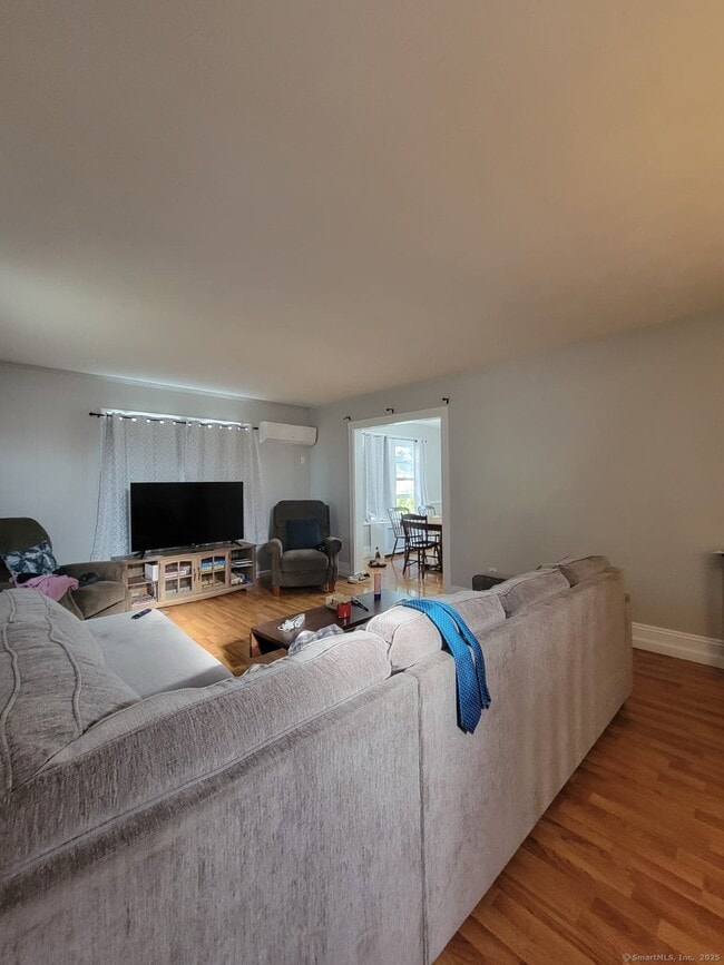 Foto del edificio - 43 Dartmouth Ave