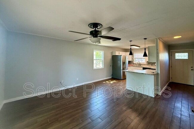 Building Photo - 2213 Spence Cir