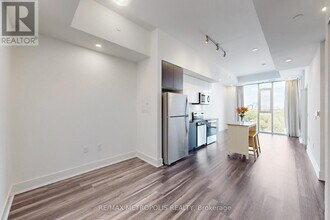 Building Photo - 859 The Queensway