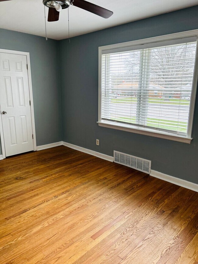 Building Photo - Gorgeous 4 Bed 2 Bath Rent Ready Home!